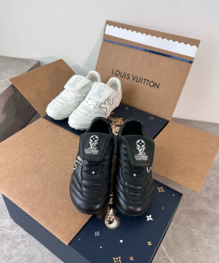 Couple's Style LV New Footprint Show Style American Retro Flip-Top Soccer Shoes (1)