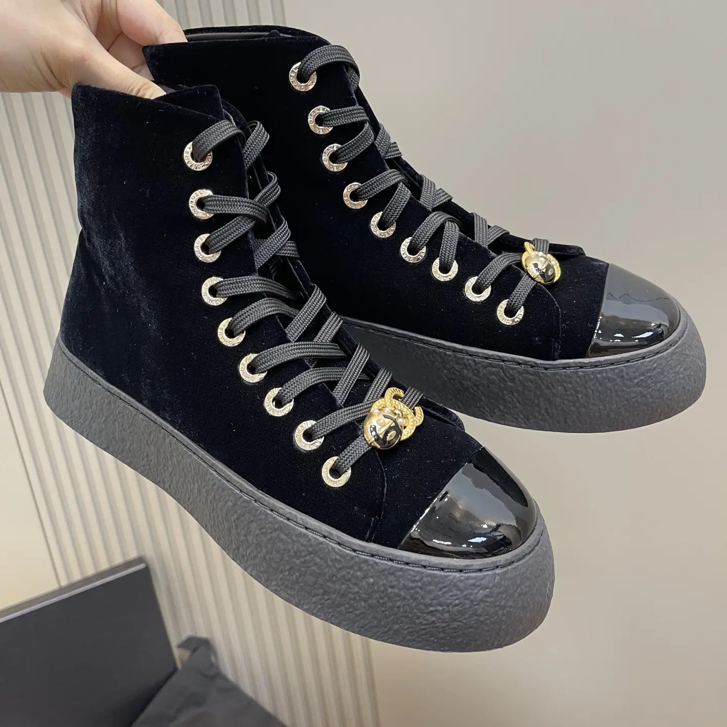 【CHANEL】Black Velvet High-Top Sneakers (4)