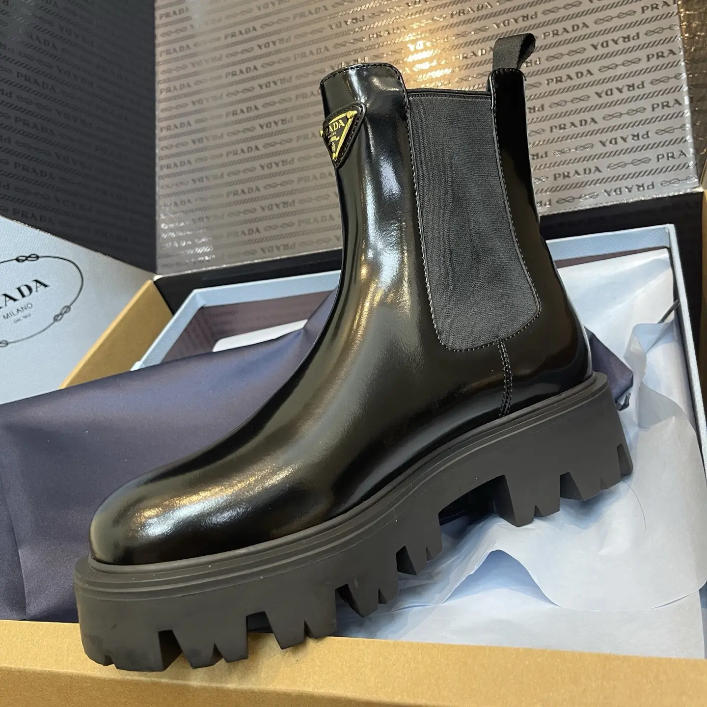 High-quality (personal shopper) PRADA Fall/Winter New Gold Triangle Logo Retro Ankle Boots 11 High-quality (personal shopper) PRADA FallWinter New Gold Triangle Logo Retro Ankle Boots (11)