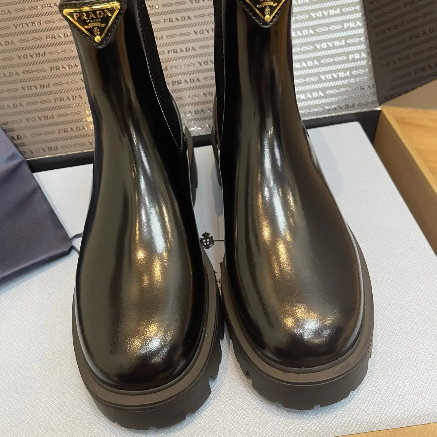 High-quality (personal shopper) PRADA Fall/Winter New Gold Triangle Logo Retro Ankle Boots 12 High-quality (personal shopper) PRADA FallWinter New Gold Triangle Logo Retro Ankle Boots (12)
