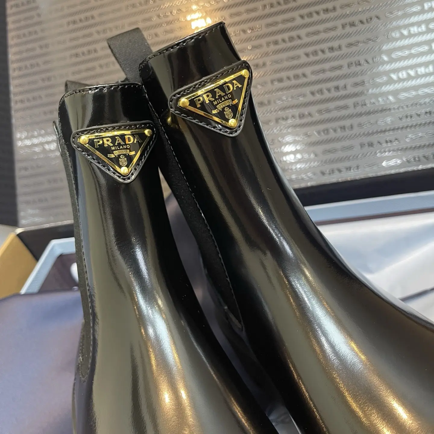 High-quality (personal shopper) PRADA Fall/Winter New Gold Triangle Logo Retro Ankle Boots 13 High-quality (personal shopper) PRADA FallWinter New Gold Triangle Logo Retro Ankle Boots (13)