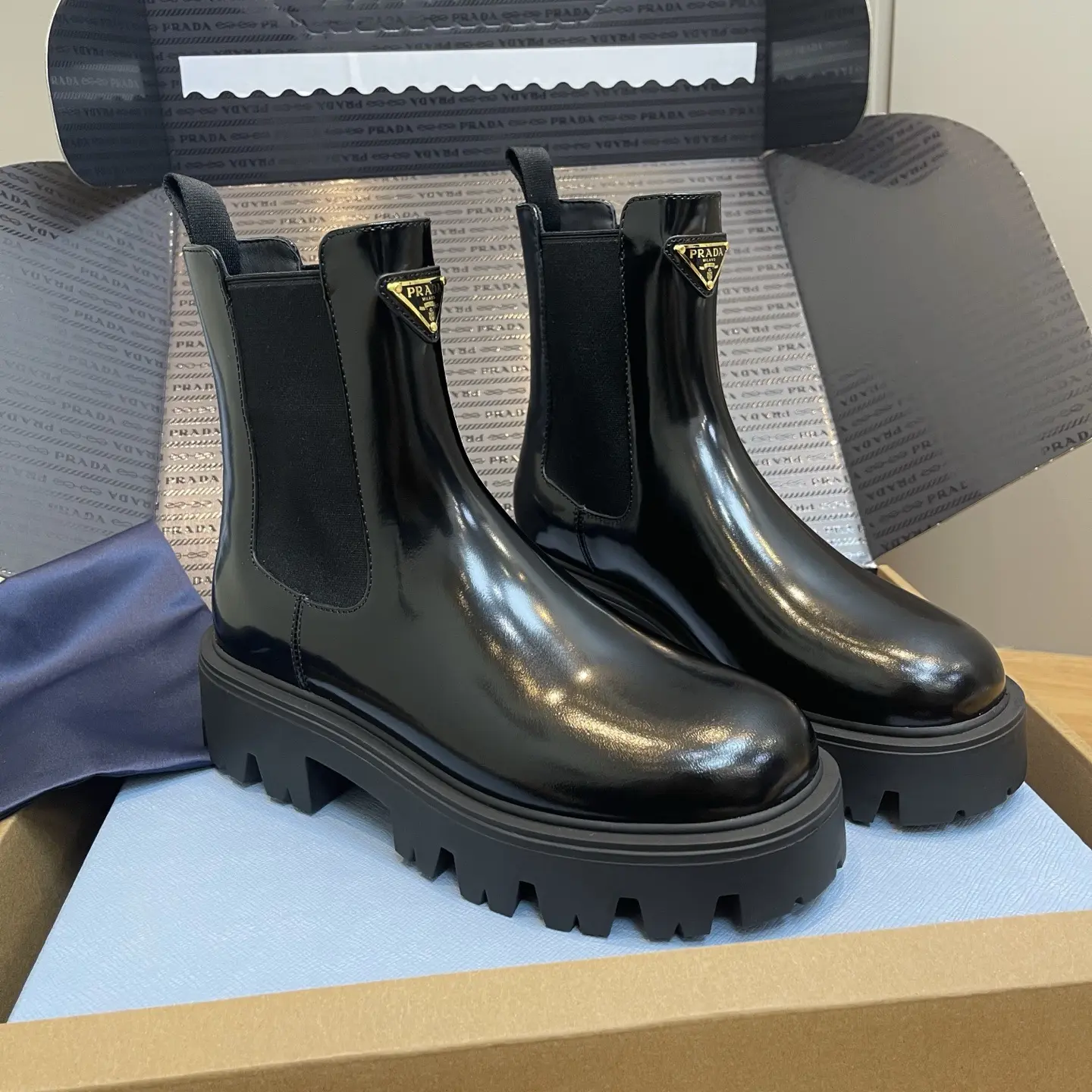 High-quality (personal shopper) PRADA Fall/Winter New Gold Triangle Logo Retro Ankle Boots 2 High-quality (personal shopper) PRADA FallWinter New Gold Triangle Logo Retro Ankle Boots (2)