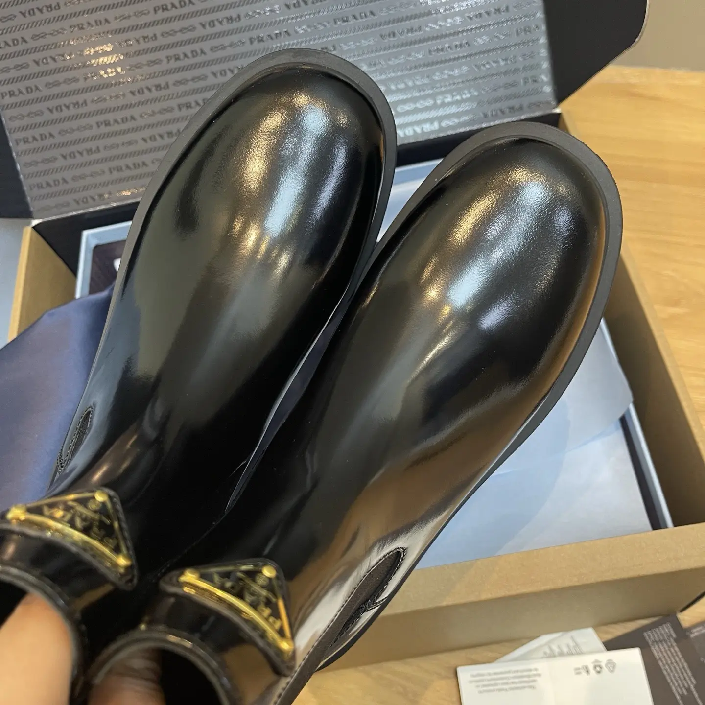 High-quality (personal shopper) PRADA Fall/Winter New Gold Triangle Logo Retro Ankle Boots 7 High-quality (personal shopper) PRADA FallWinter New Gold Triangle Logo Retro Ankle Boots (7)