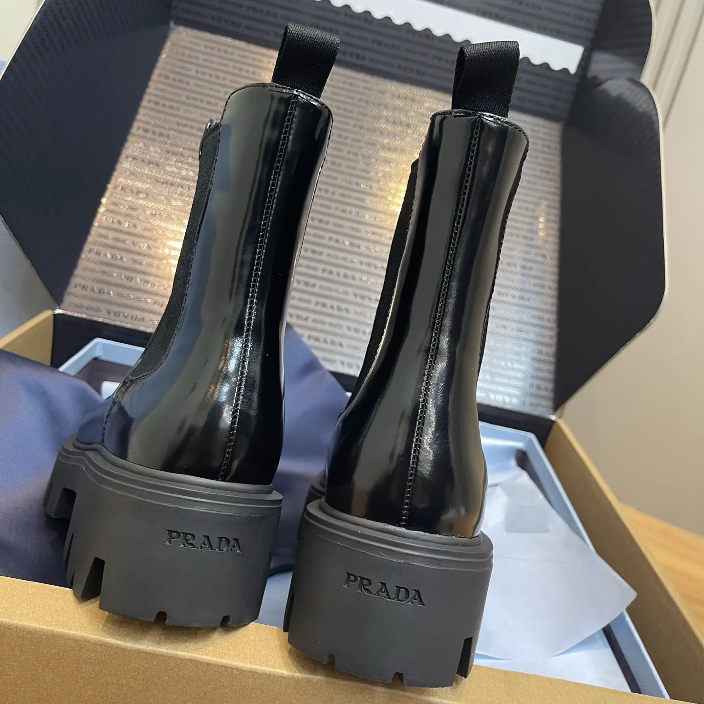 High-quality (personal shopper) PRADA Fall/Winter New Gold Triangle Logo Retro Ankle Boots 8 High-quality (personal shopper) PRADA FallWinter New Gold Triangle Logo Retro Ankle Boots (8)