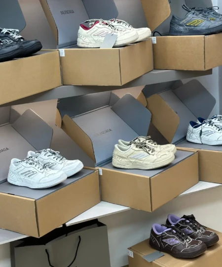 Premium version couple's style Balenciaga Winter 25 Hamptons sneakers (1)