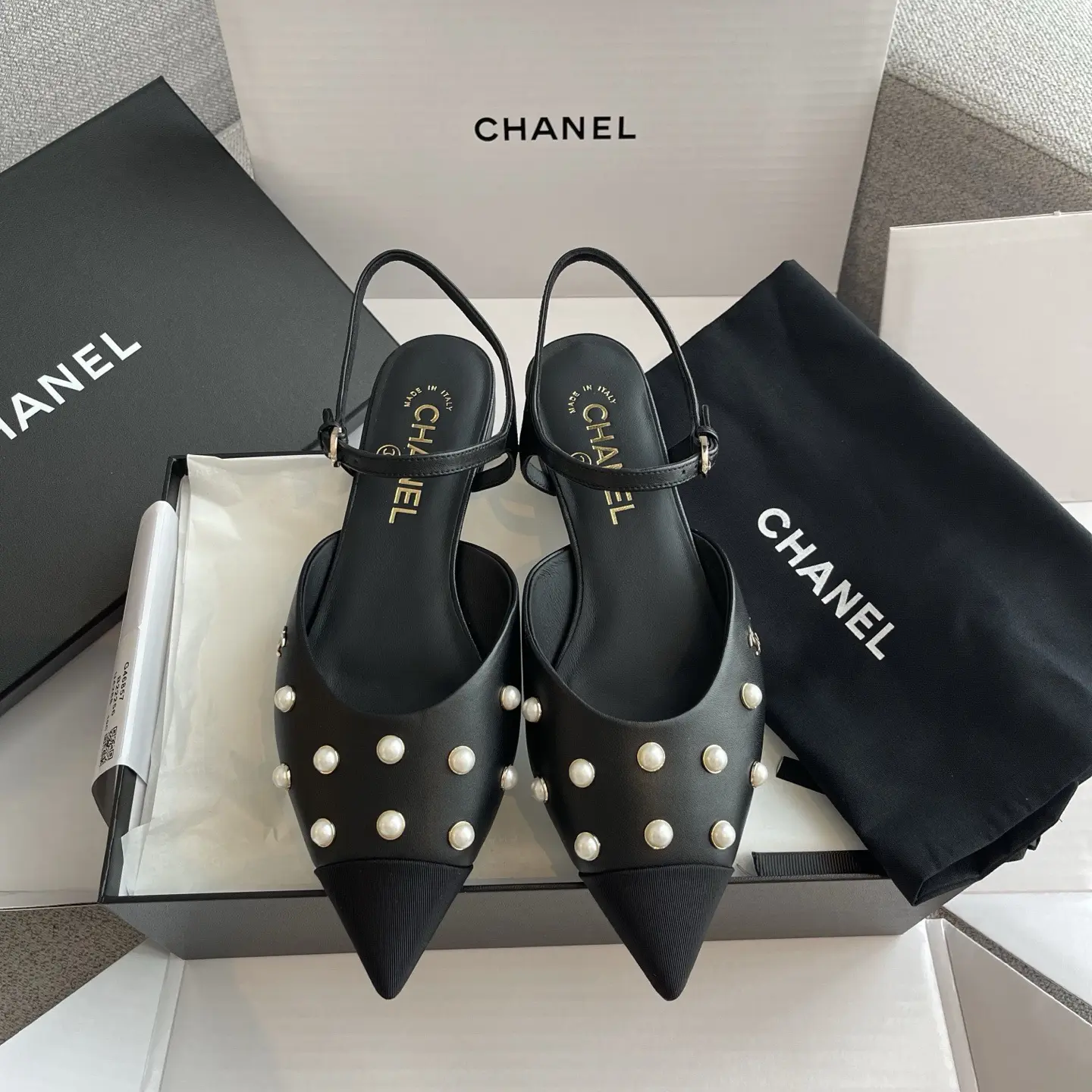High-quality replica shoes Chanel pearl Mary Jane flats 1 High-quality replica shoes Chanel pearl Mary Jane flats (1)