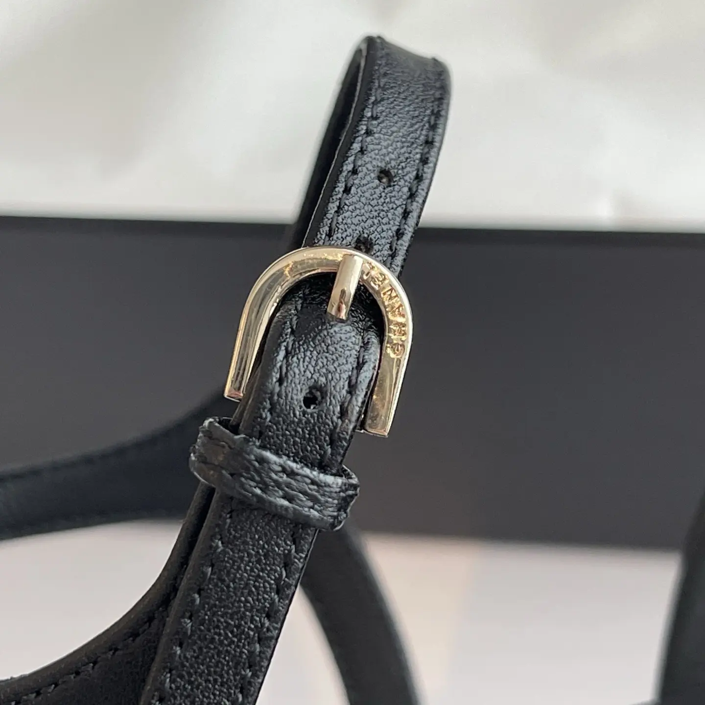 High-quality replica shoes Chanel pearl Mary Jane flats 16 High-quality replica shoes Chanel pearl Mary Jane flats (16)