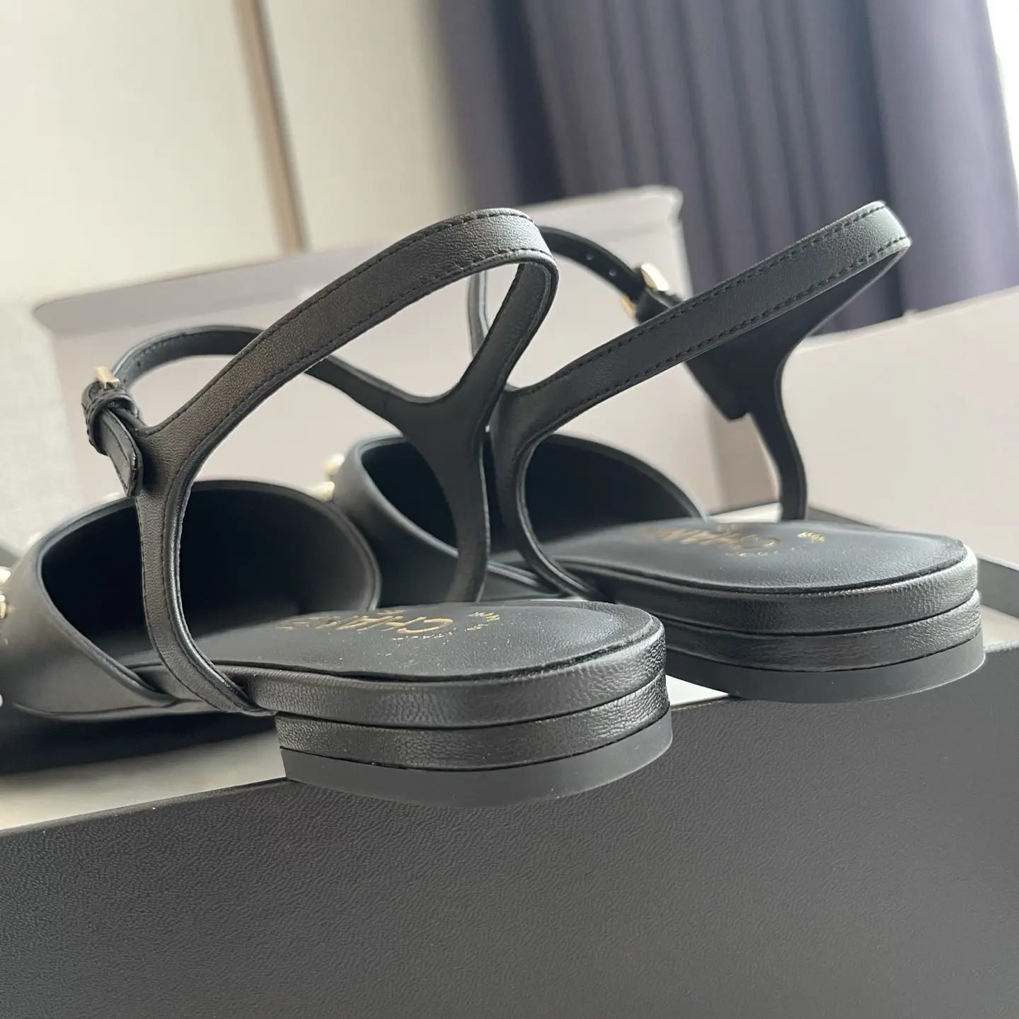 High-quality replica shoes Chanel pearl Mary Jane flats 8 High-quality replica shoes Chanel pearl Mary Jane flats (8)