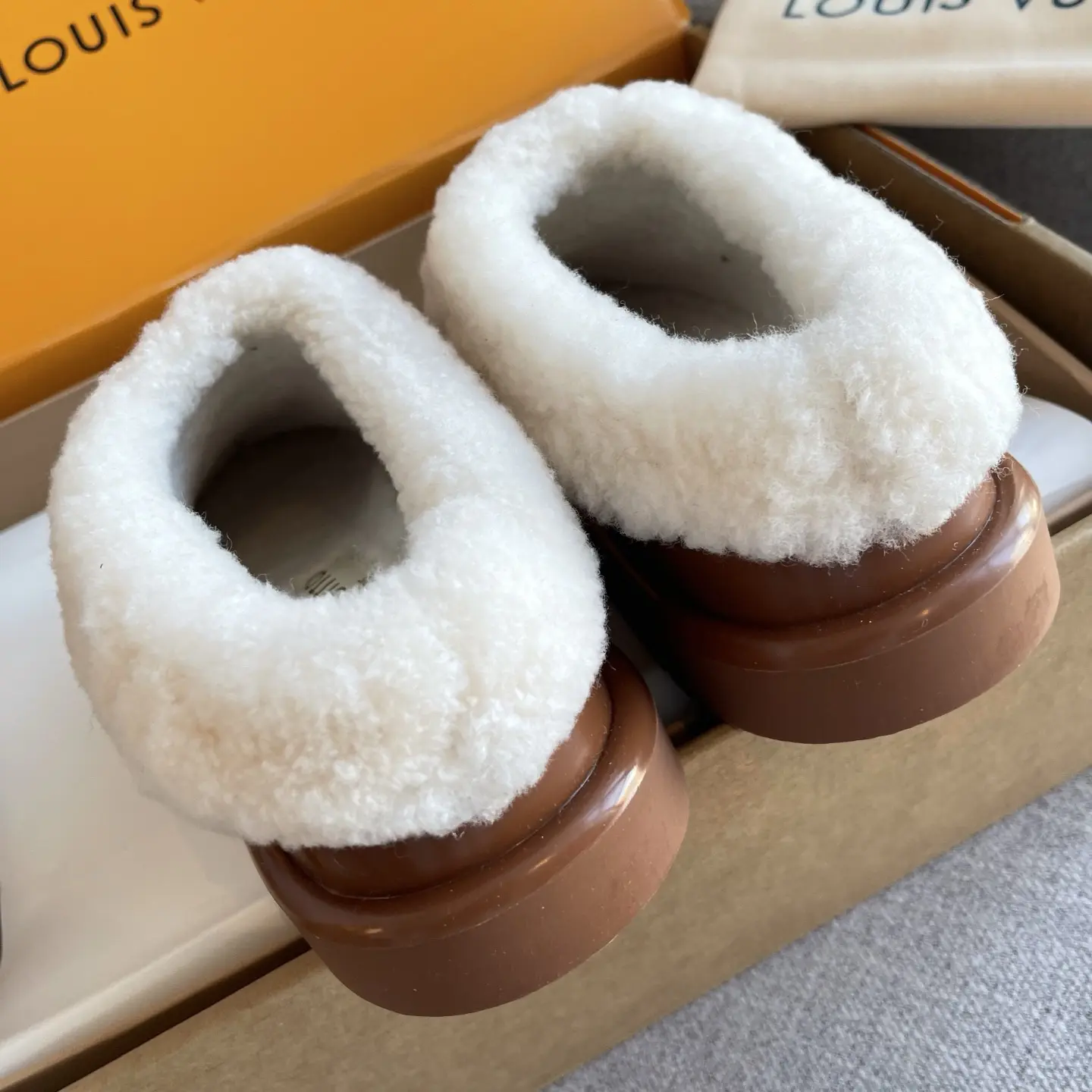 LV Ski's new wool flip-flops 11 LV Ski's new wool flip-flops (11)