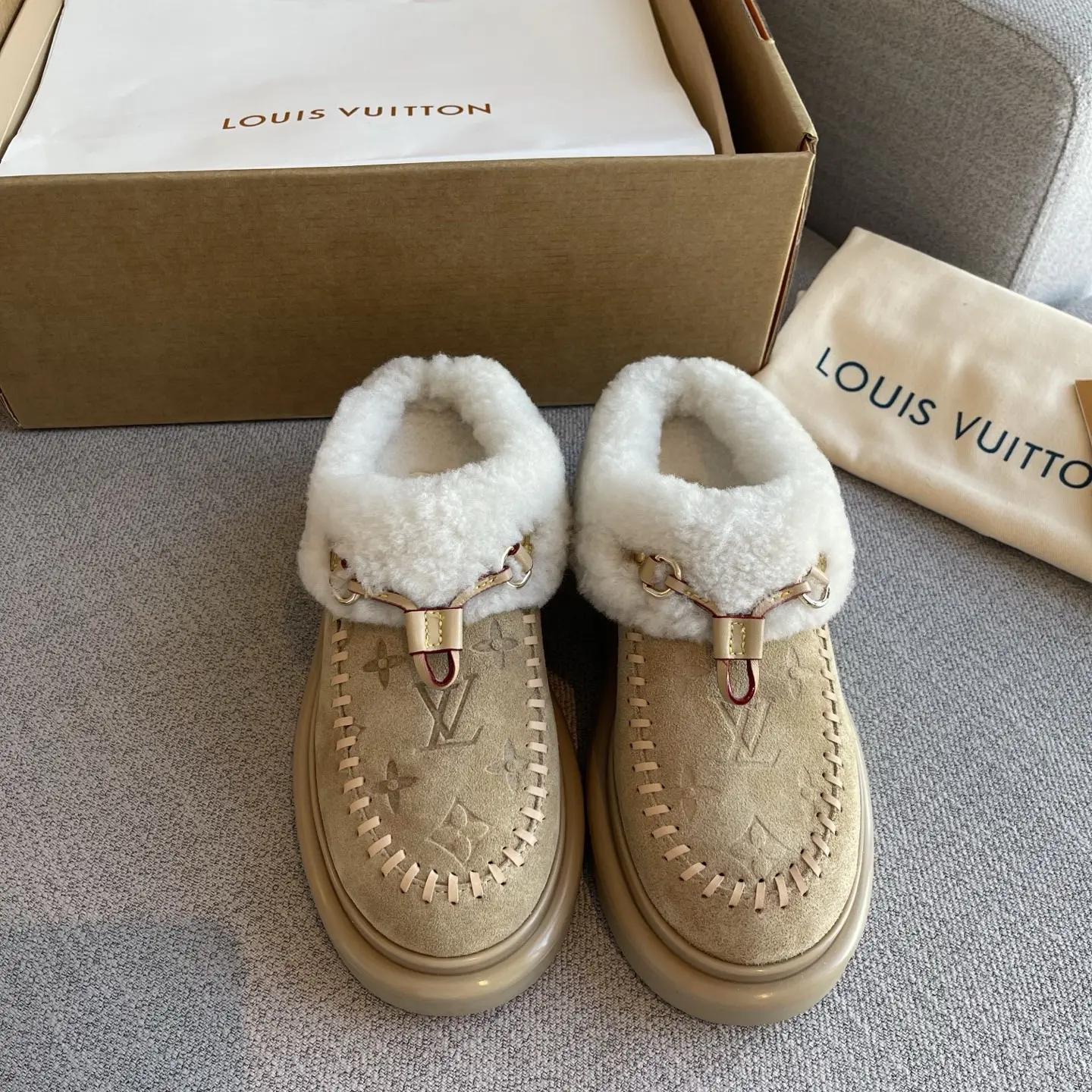 LV Ski's new wool flip-flops 13 LV Ski's new wool flip-flops (13)