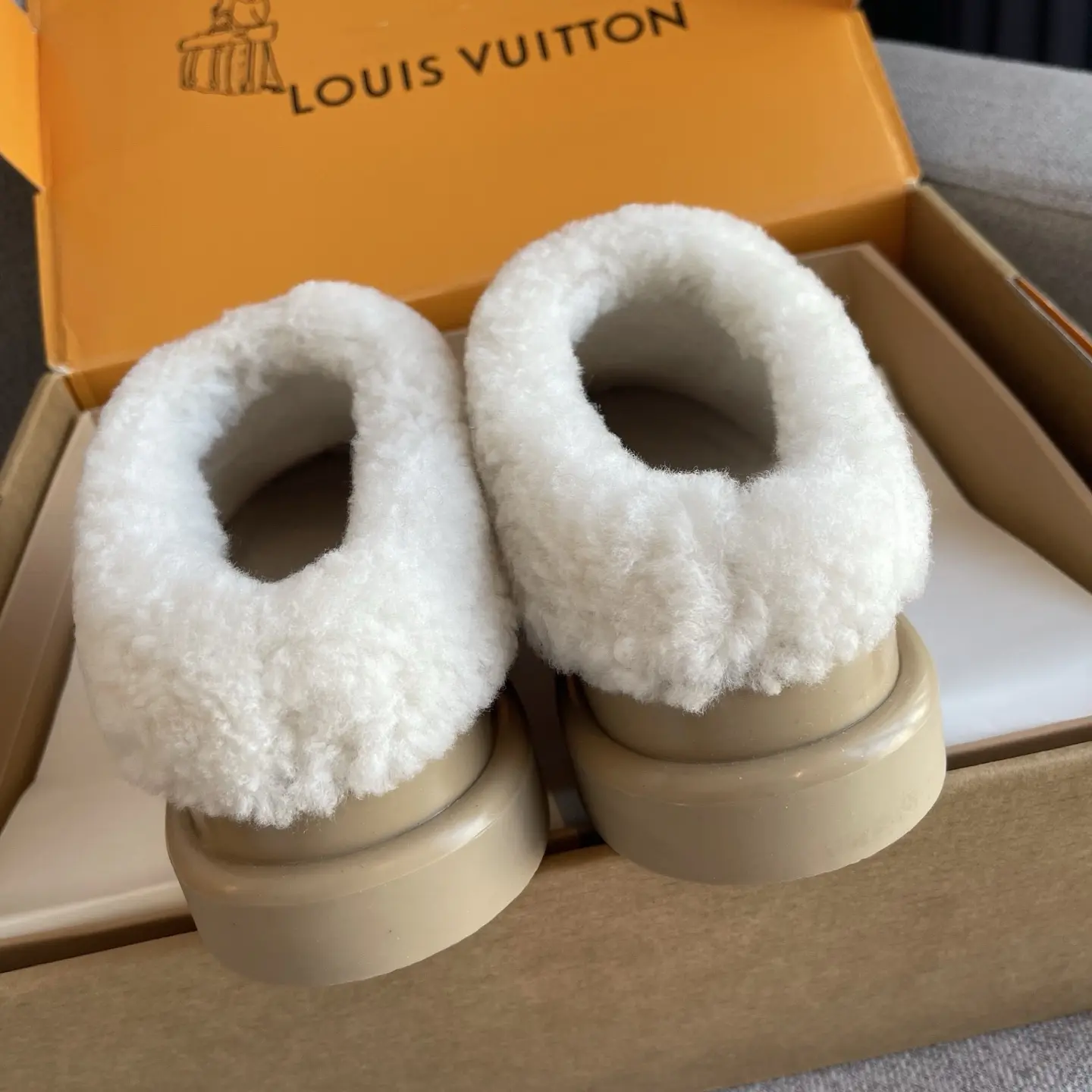 LV Ski's new wool flip-flops 20 LV Ski's new wool flip-flops (20)