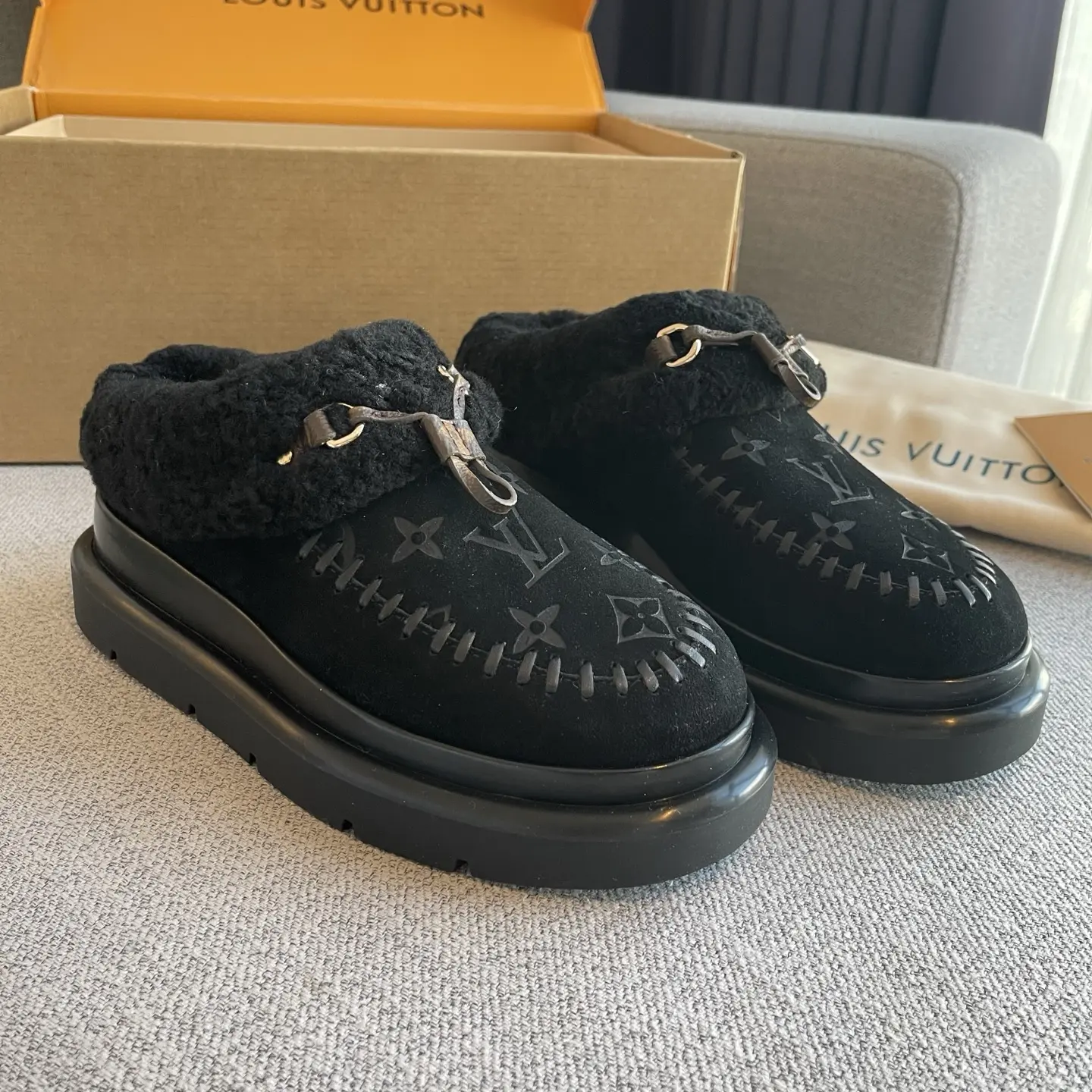 LV Ski's new wool flip-flops 23 LV Ski's new wool flip-flops (23)