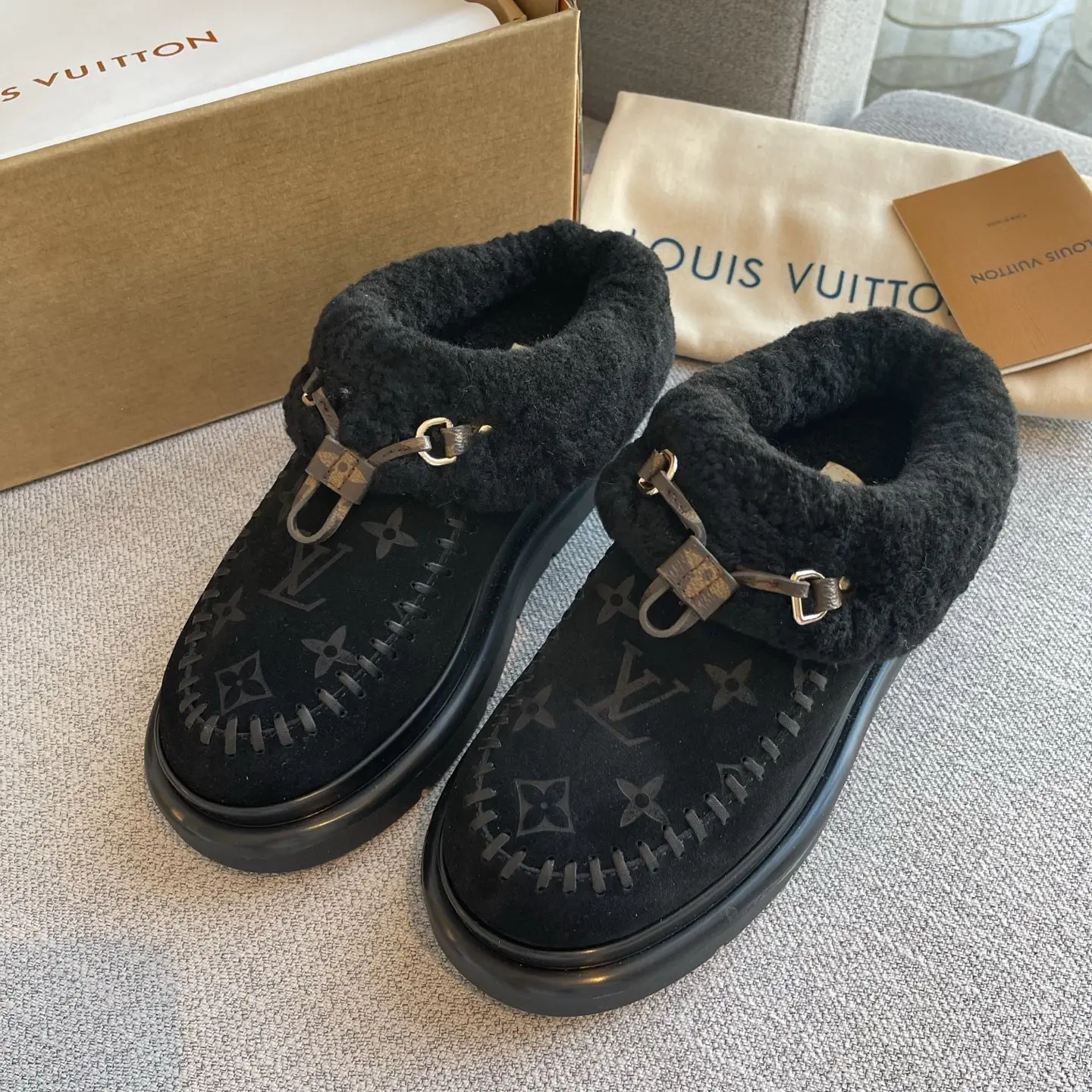 LV Ski's new wool flip-flops 24 LV Ski's new wool flip-flops (24)