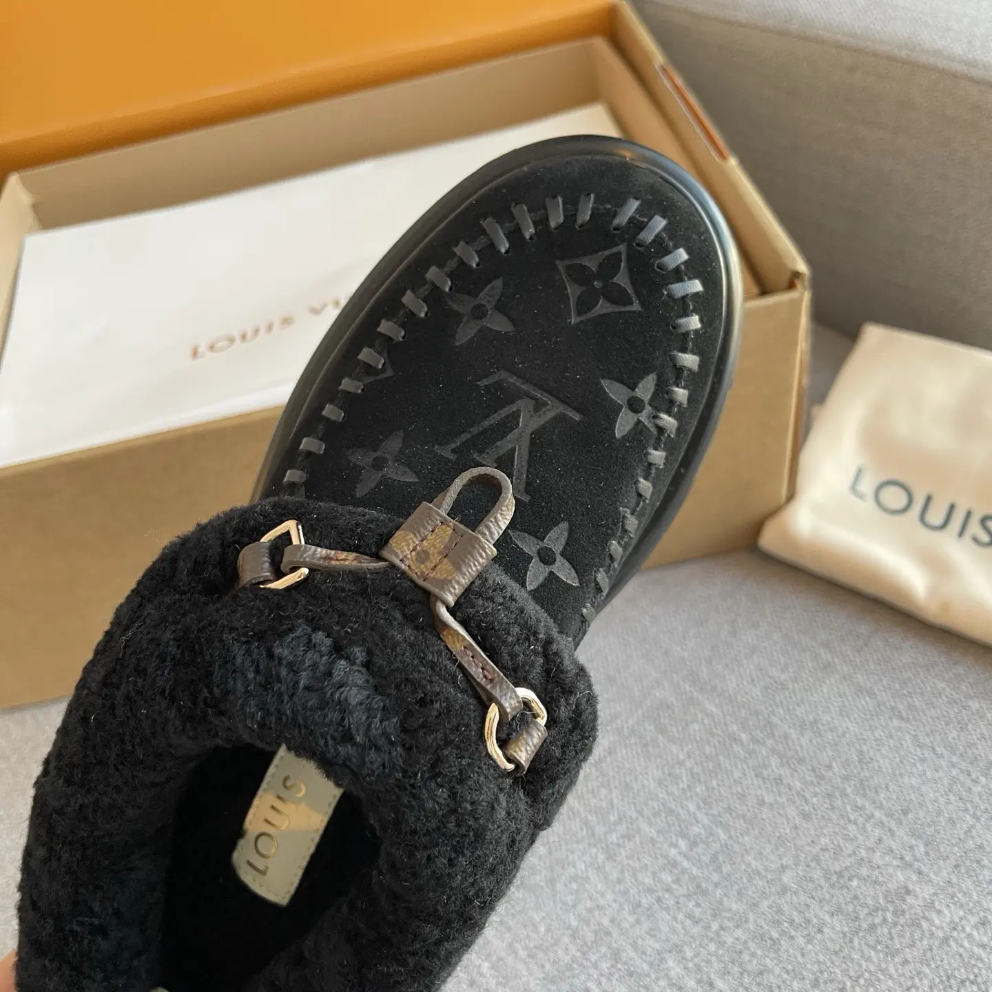 LV Ski's new wool flip-flops 28 LV Ski's new wool flip-flops (28)