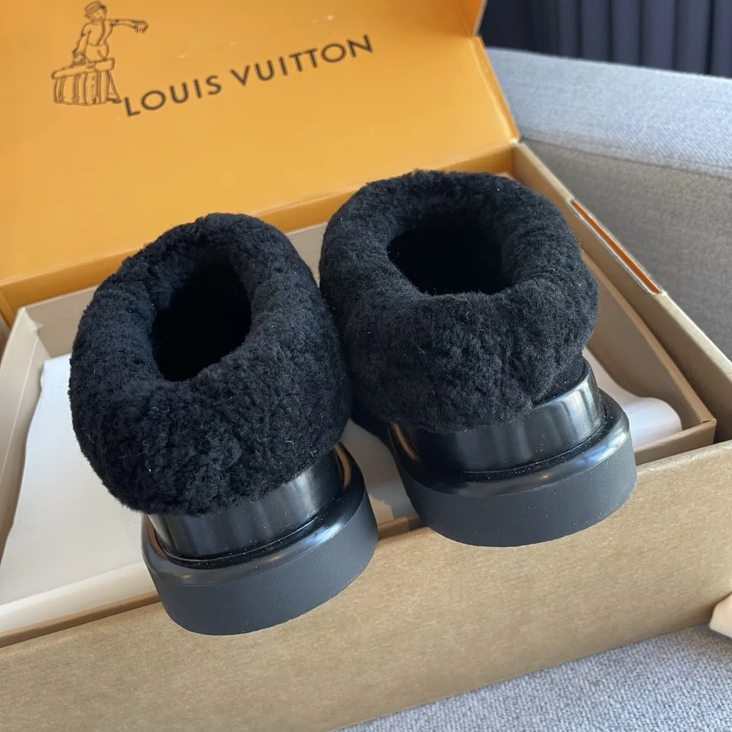 LV Ski's new wool flip-flops 29 LV Ski's new wool flip-flops (29)