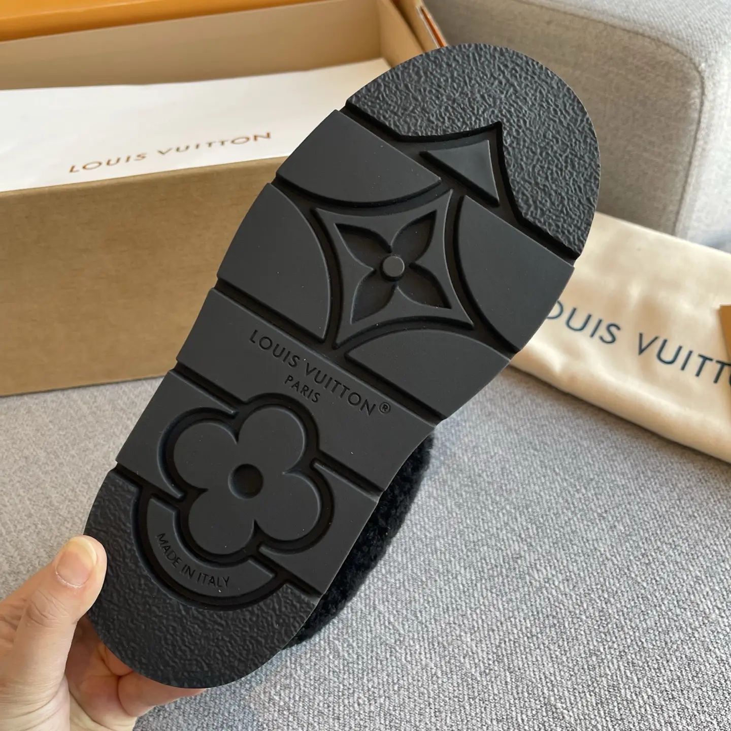 LV Ski's new wool flip-flops 30 LV Ski's new wool flip-flops (30)