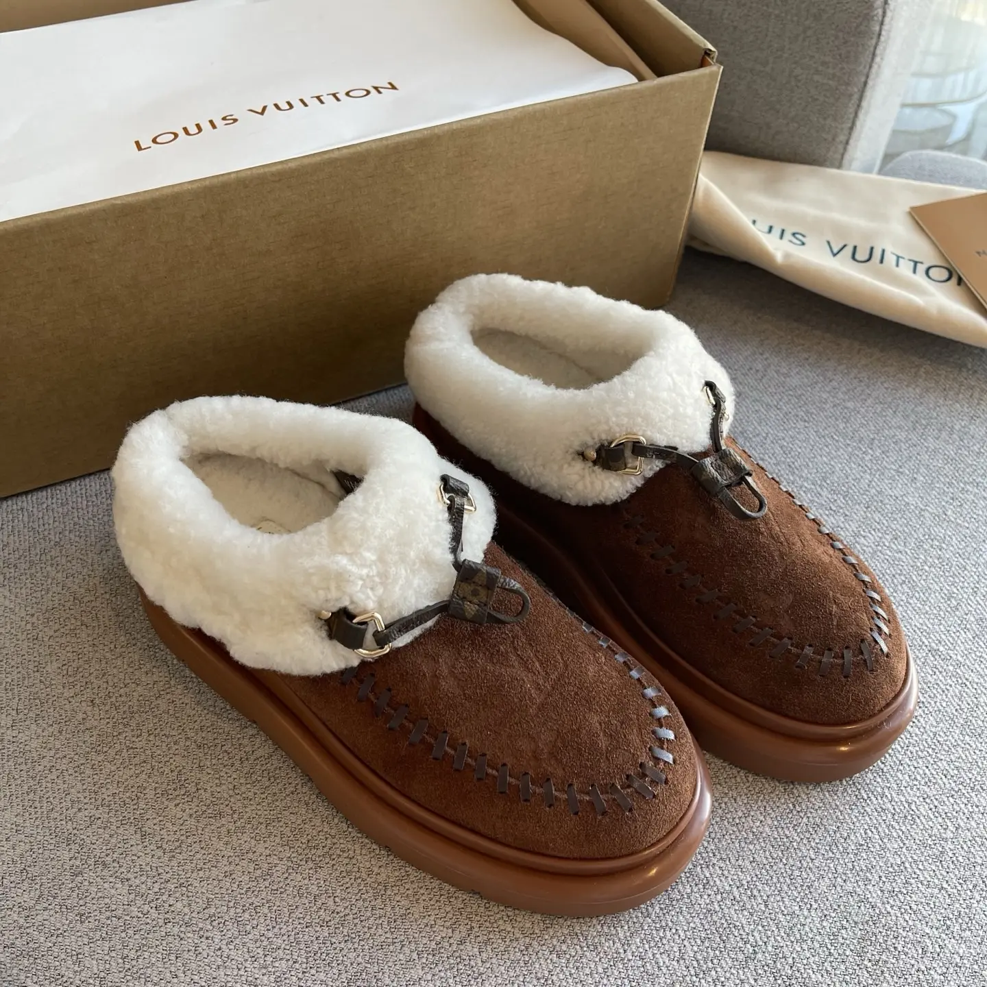 LV Ski's new wool flip-flops 5 LV Ski's new wool flip-flops (5)