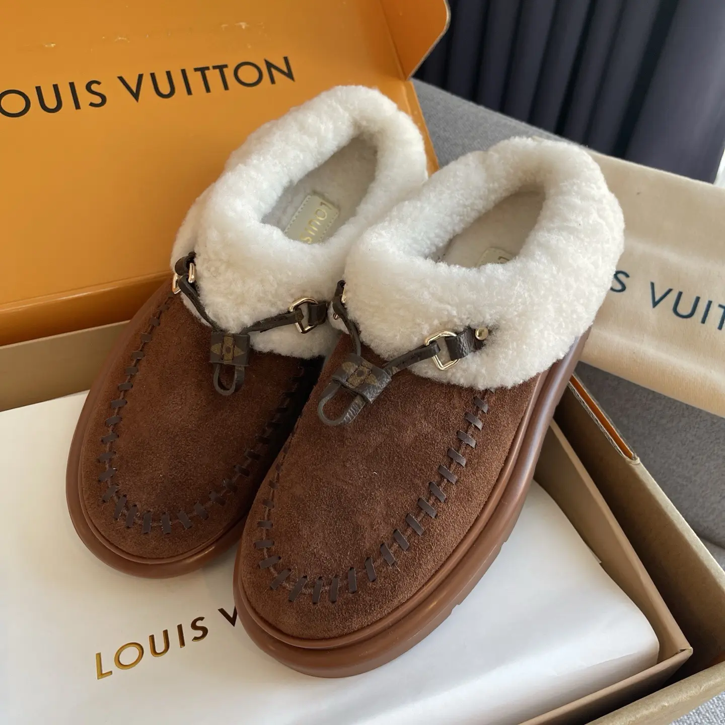 LV Ski's new wool flip-flops 6 LV Ski's new wool flip-flops (6)