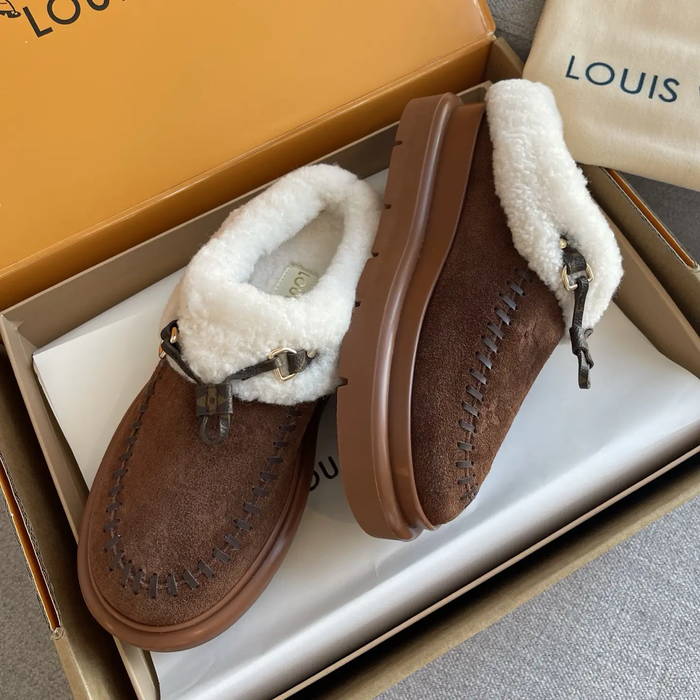 LV Ski's new wool flip-flops 8 LV Ski's new wool flip-flops (8)