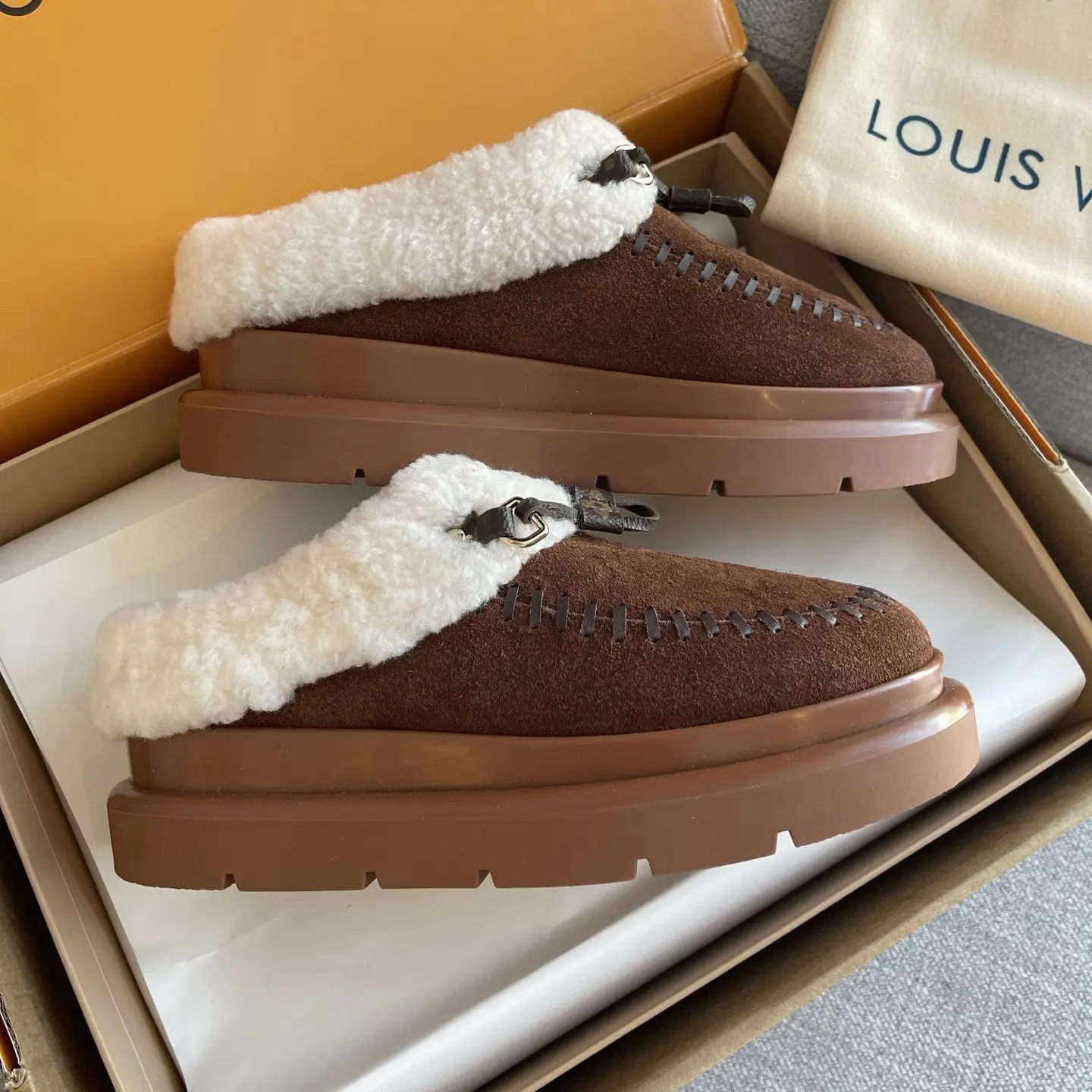 LV Ski's new wool flip-flops 9 LV Ski's new wool flip-flops (9)