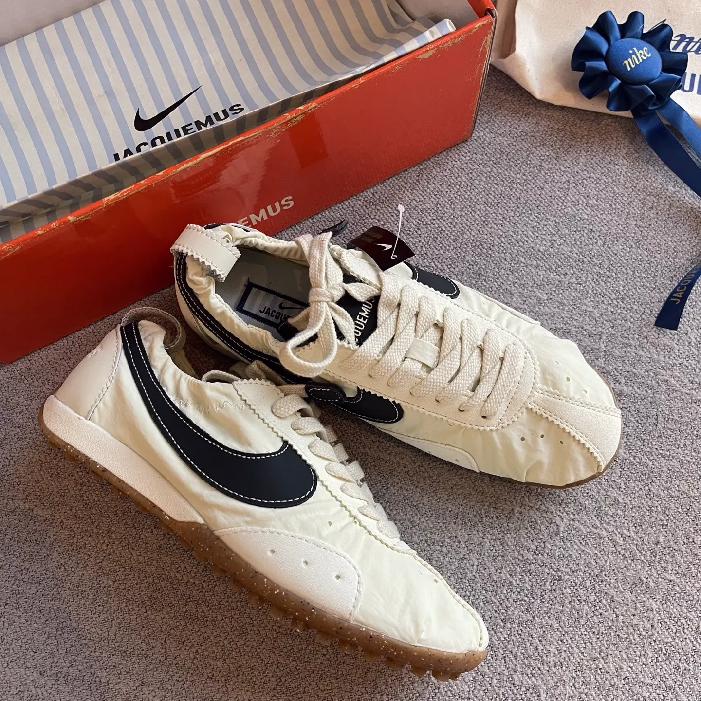 Nike Moon Shoe x Jacquemus collaboration casual shoes 7 Nike Moon Shoe x Jacquemus collaboration casual shoes (7)