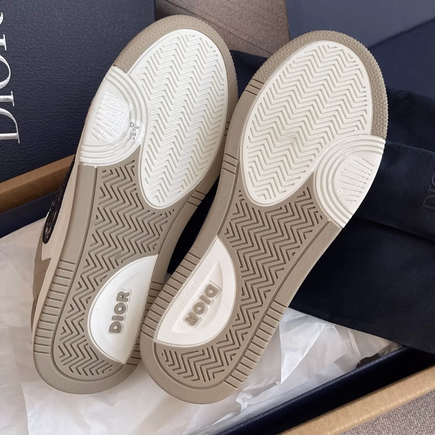 Reseller Grade Dior B57 Dribble Men's Low-Top Sneakers 11 Reseller Grade Dior B57 Dribble Men's Low-Top Sneakers (11)