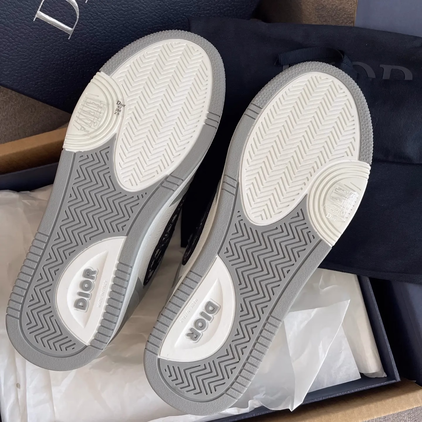 Reseller Grade Dior B57 Dribble Men's Low-Top Sneakers 56 Reseller Grade Dior B57 Dribble Men's Low-Top Sneakers (56)