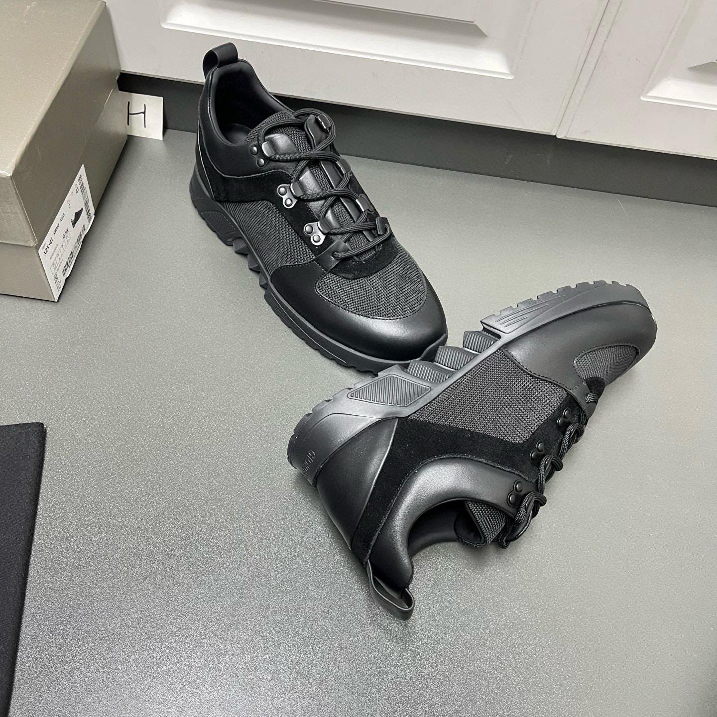 Is It Illegal To Buy Replica Shoes For Personal Use 2 图片
