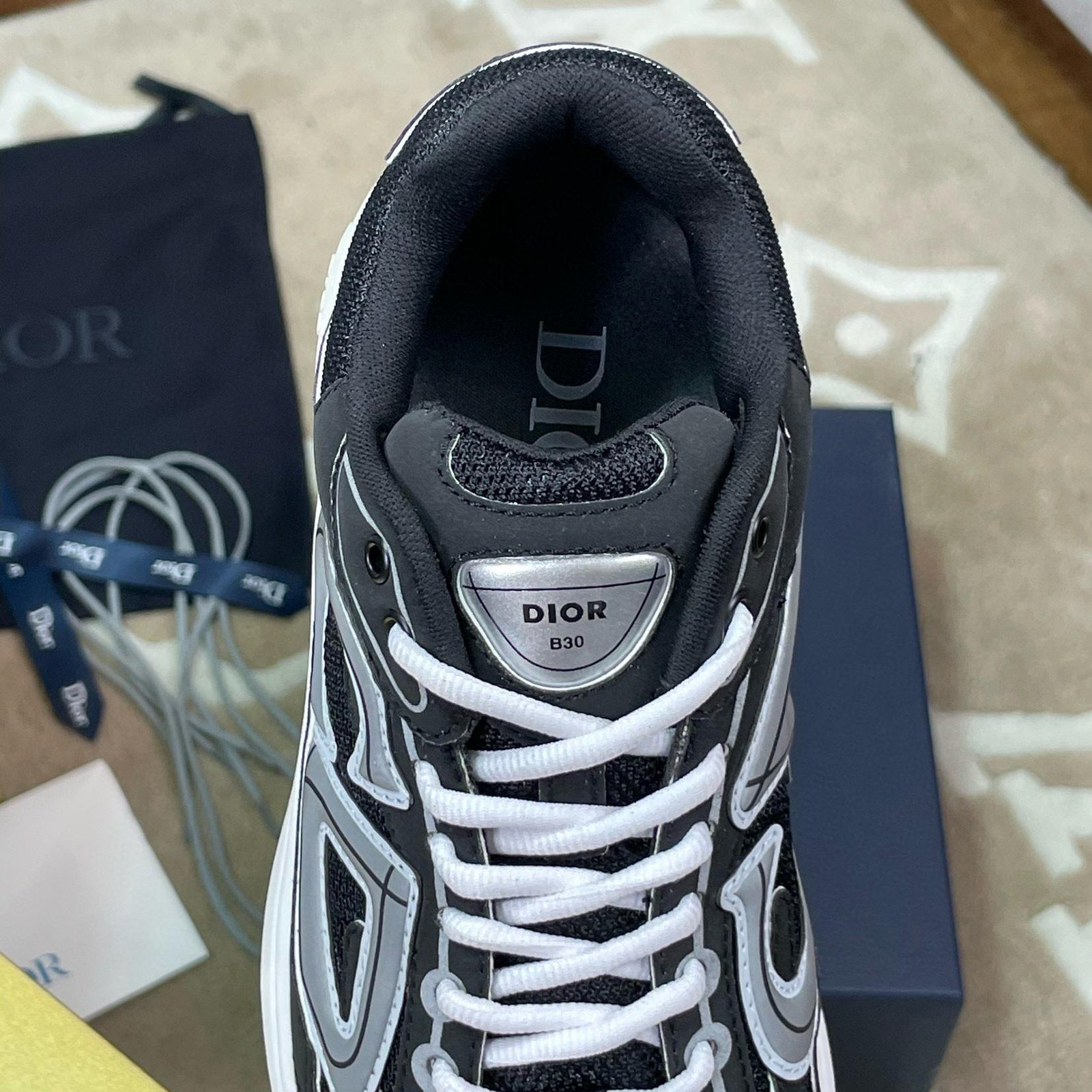 Is It Legal To Sell Replica Clothes Shoes 2 图片